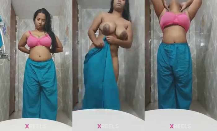 Watch Chubby Girl Showing Her Big Boobs On Camera