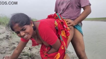 Watch Fucking Dehati Village Bhabhi In River Side XXX Porn Video