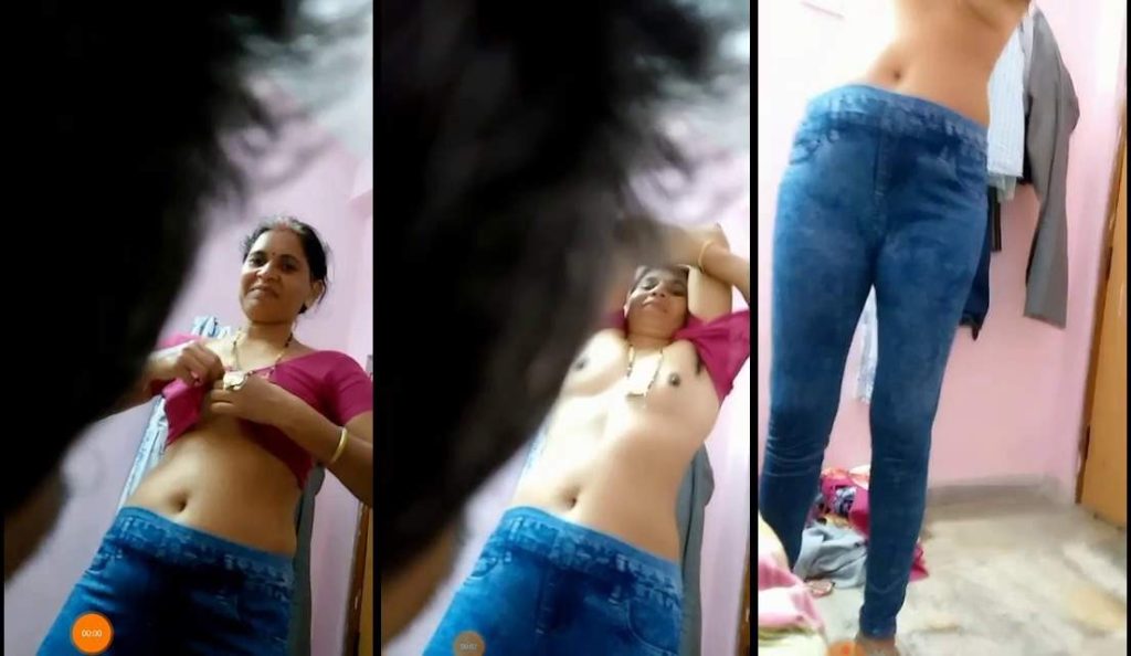Watch Sexy Desi Bhabhi Nude Boobs MMS
